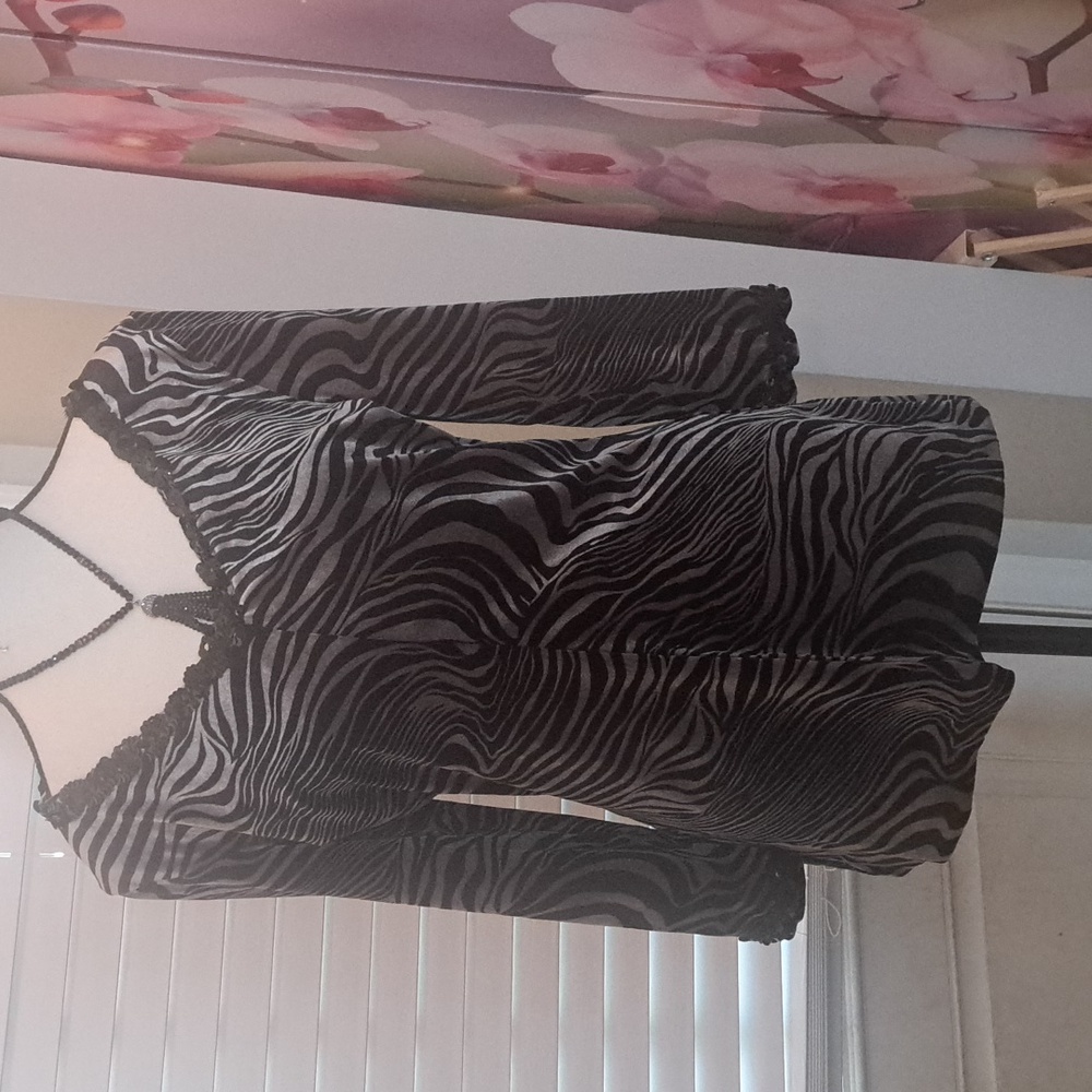 ROBBIE BEE VELOUR FEEL TOP - Picture 2 of 6